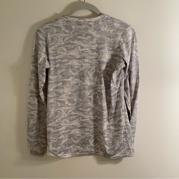Patagonia T-Shirt Capilene Gray White Long Sleeve Base Layer Top Camouflage XS - Picture 4 of 8